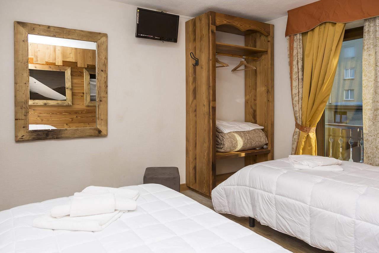 Hotel Clotes Oulx Buitenkant foto