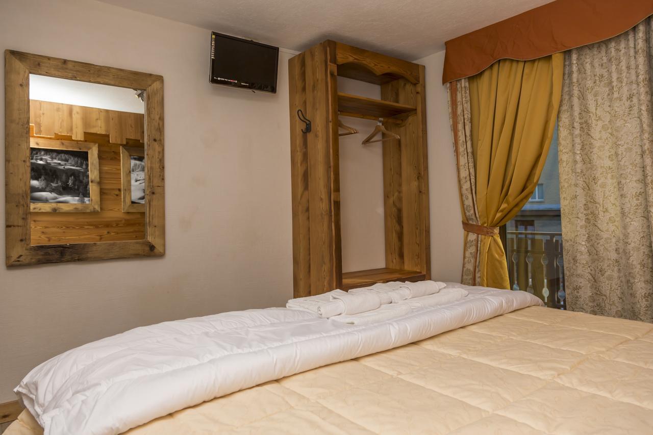 Hotel Clotes Oulx Buitenkant foto